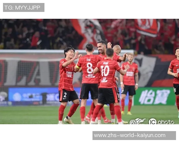 河南建业与广州富力激战正酣谁能在中超赛场上笑到最后